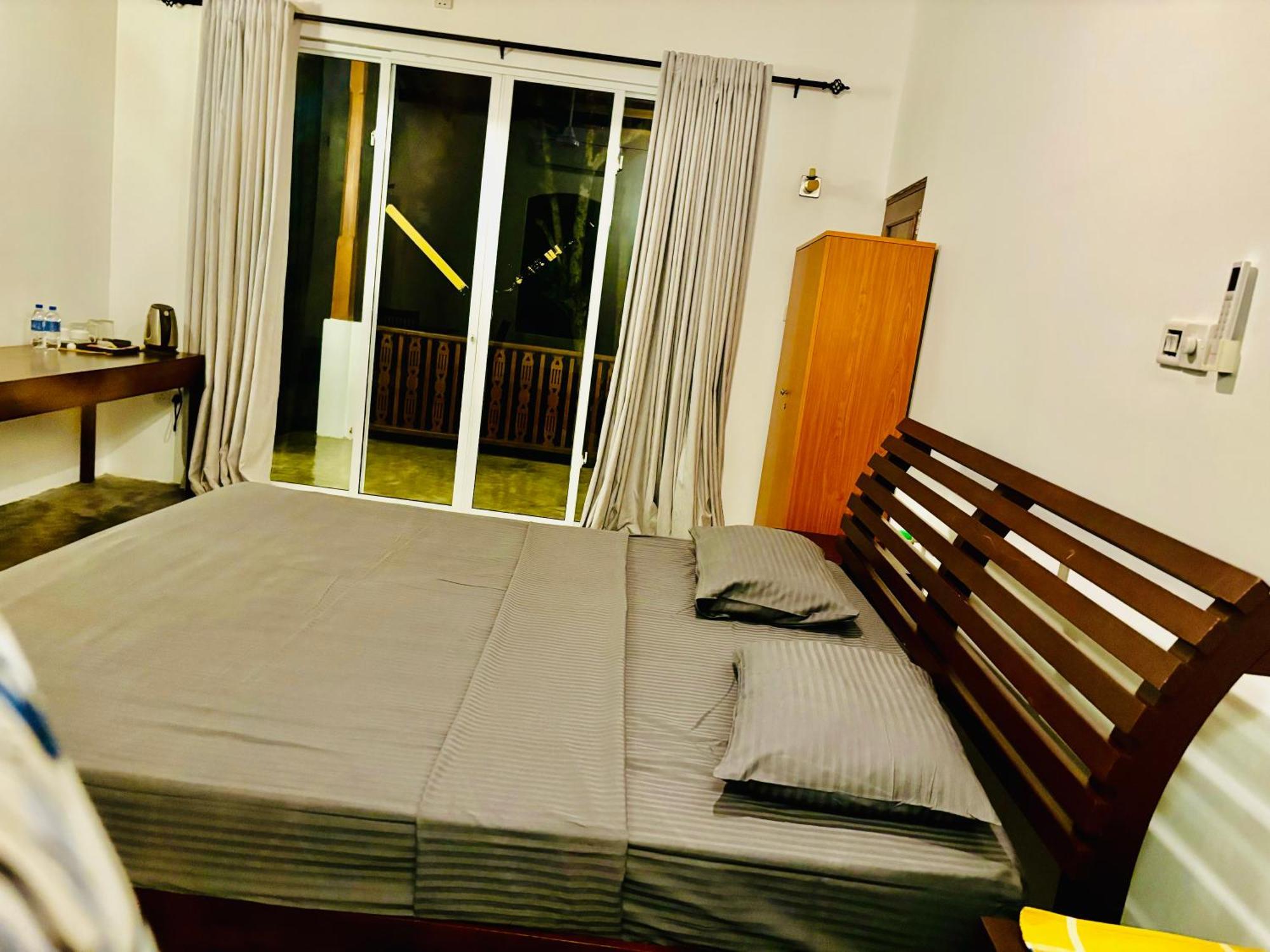 Blue Fox Hikkaduwa Hotel Exterior photo