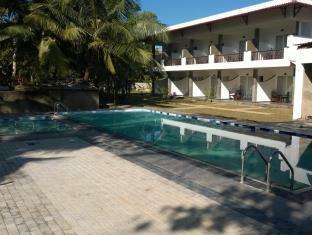 Blue Fox Hikkaduwa Hotel Exterior photo