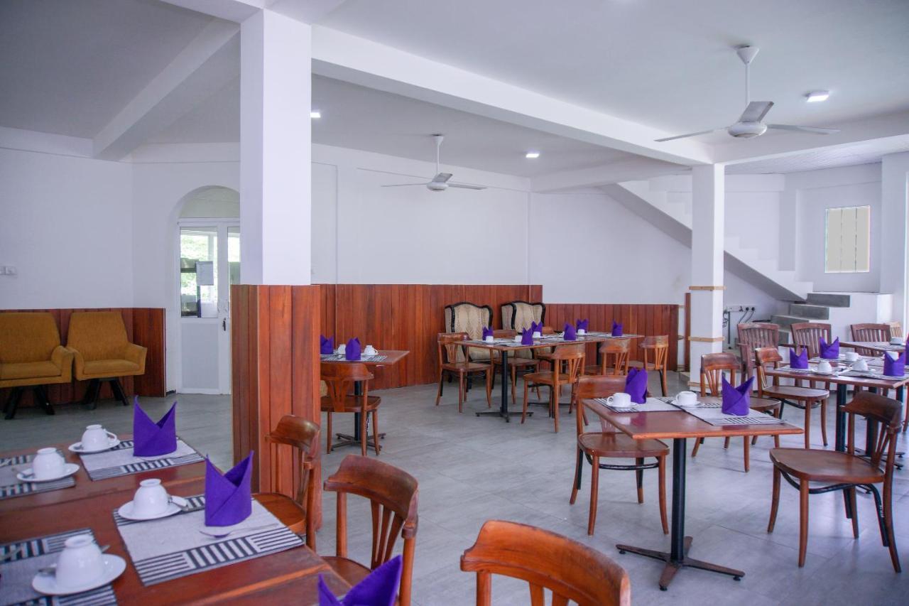 Blue Fox Hikkaduwa Hotel Exterior photo