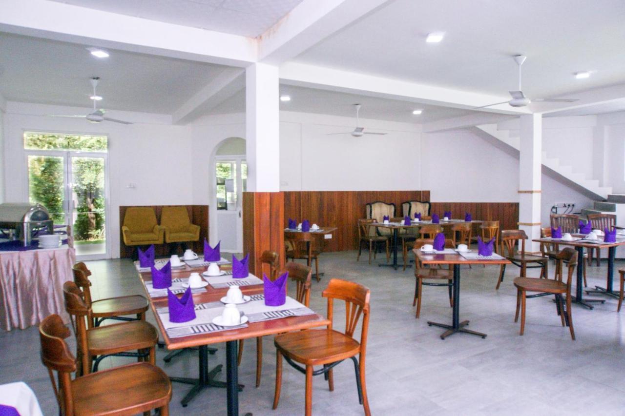 Blue Fox Hikkaduwa Hotel Exterior photo