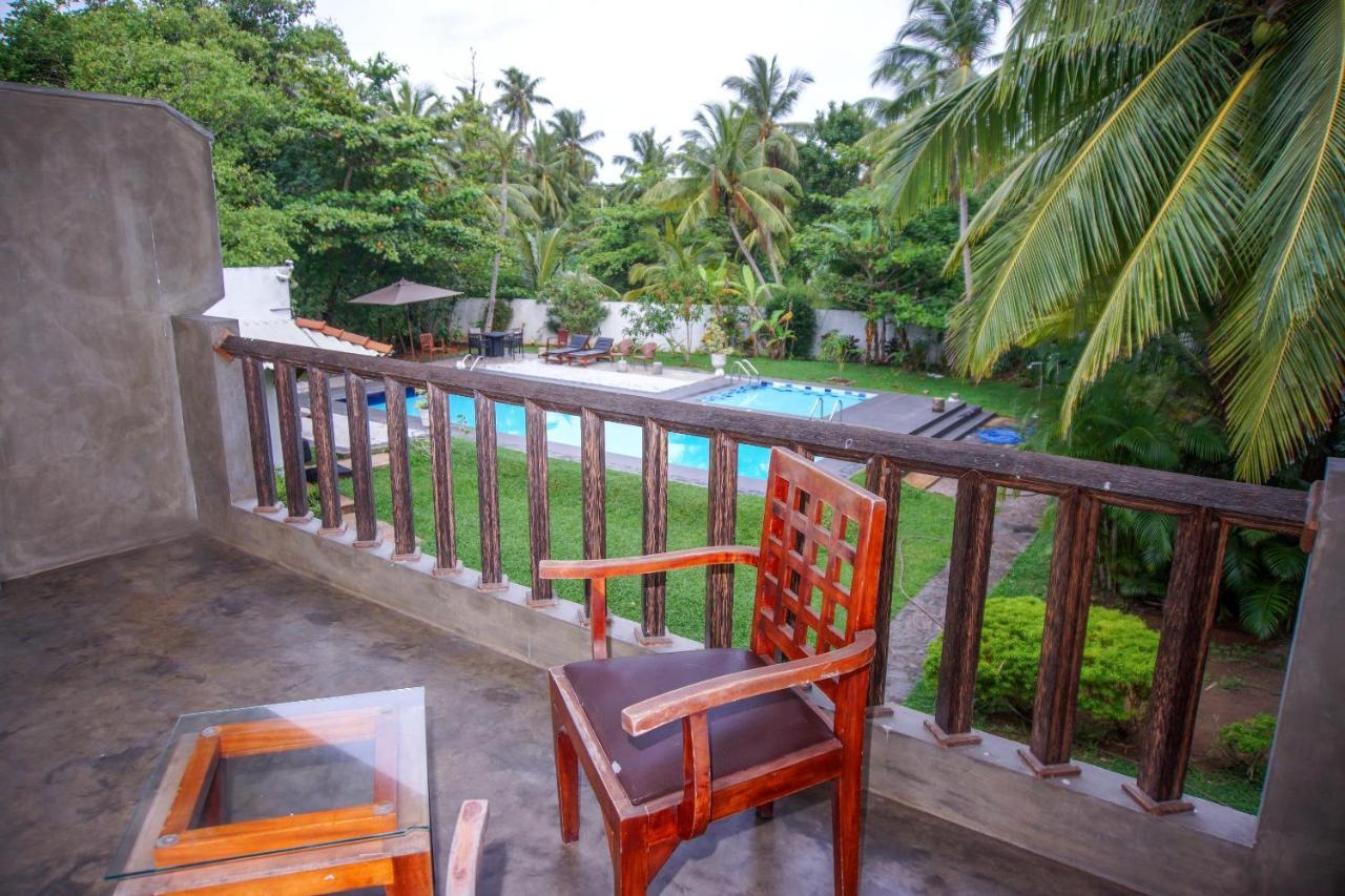 Blue Fox Hikkaduwa Hotel Exterior photo